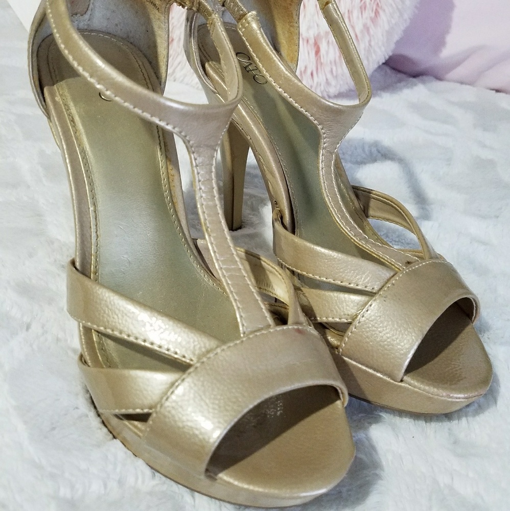 Golden pearl high heels